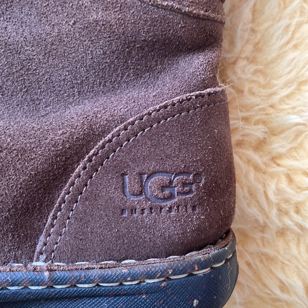 Girls UGGS - Picture 3 of 7